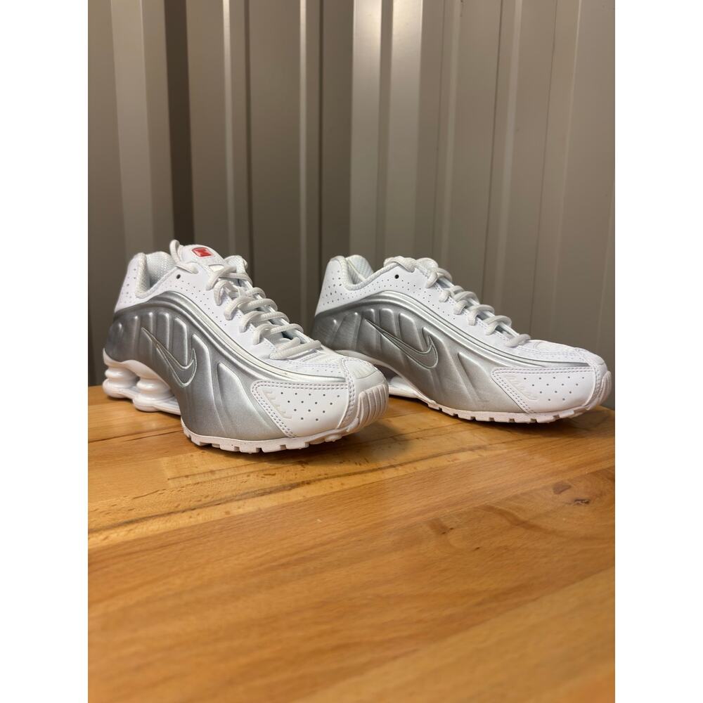 Nike Shox R4 White Metallic Silver Women's Size 7 AR3565-101